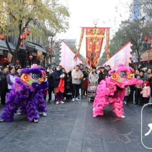 寿县：舞狮踩街庆新年（组图）
