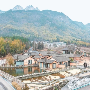 大山里的民宿群