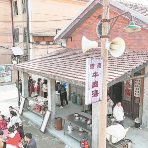 淮南市：游客打卡“六姊妹”，重温时代记忆