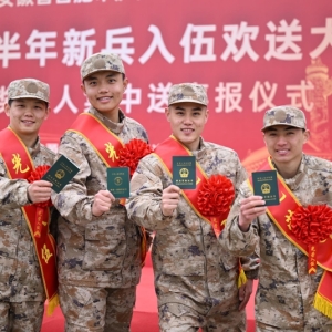 安徽合肥：欢送新兵入伍
