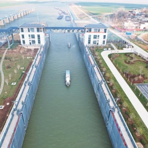 江淮运河“北大门”全面贯通  引江济淮工程东淝河复线船闸（二期项目）试运行通航 ...