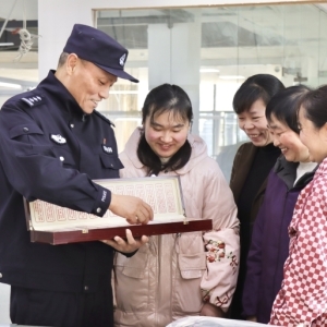 送法入企 护航发展