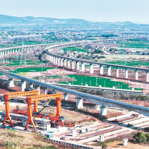 不负好春光 铁路建设忙