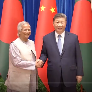 习近平会见孟加拉国临时政府首席顾问尤努斯