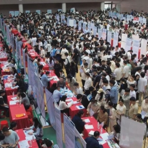 【稳就业 助创业 促发展】安徽春季招聘火热开展 岗位人才供需两旺 ... ... ...
