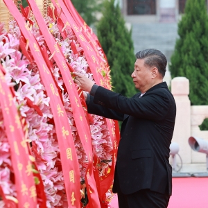 过去你们守着国，现在我们守着你