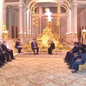 习近平会见柬埔寨国王西哈莫尼