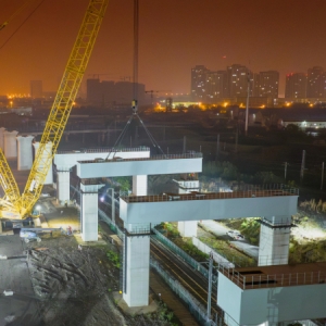 沪（上海）宁（南京）合（肥）高铁跨合宁绕行下行线7榀门式墩钢盖梁全部吊装完成 ...